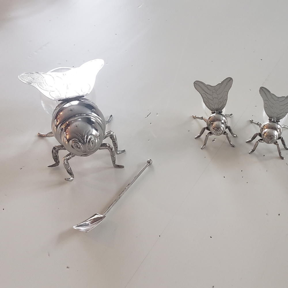 Honey bee honey jar, salt and pepper shakers